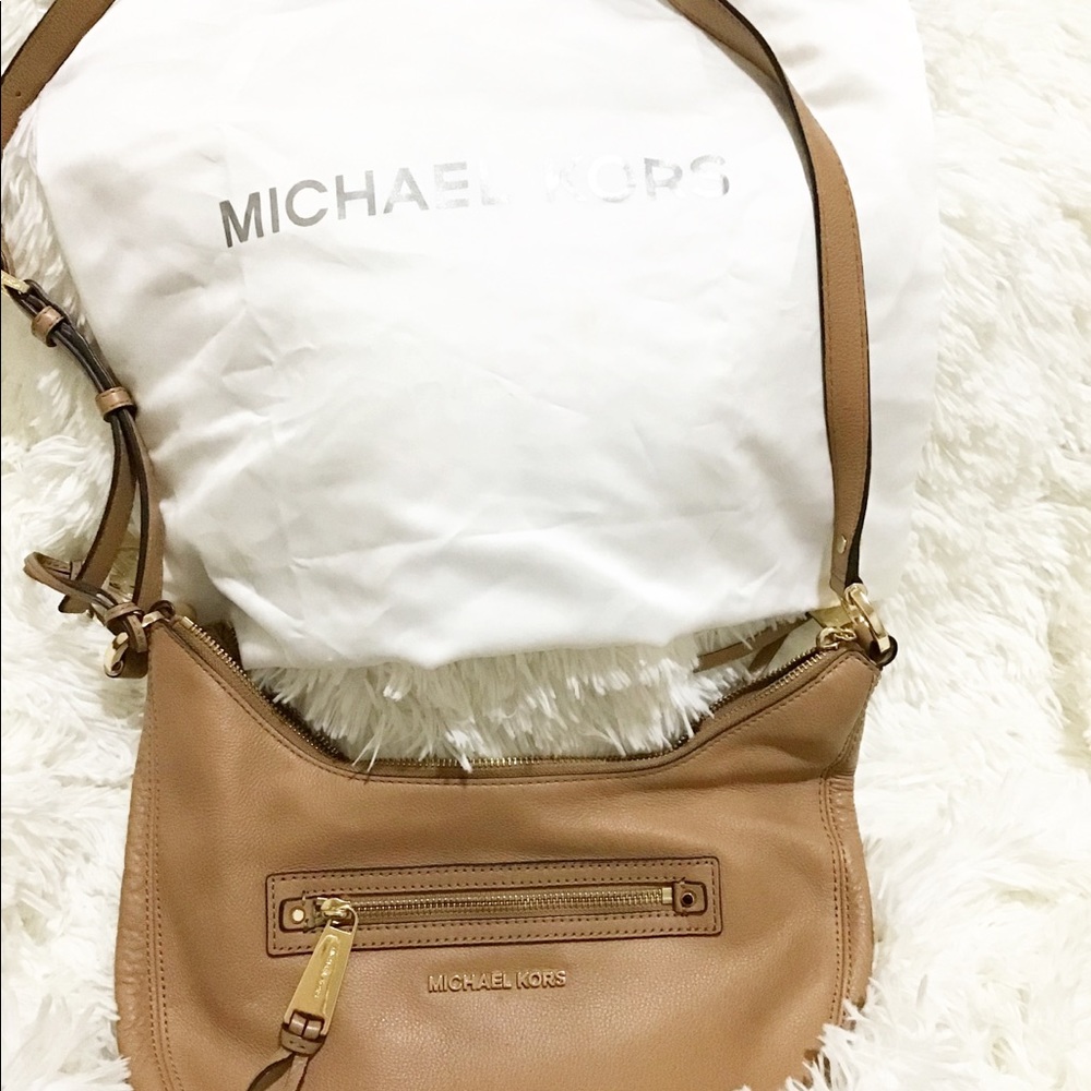 Michael kors crossbody beige/tan